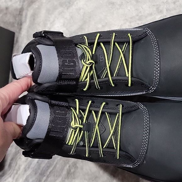 NIB (new in box) Men's UGG size 9 Boots - Picture 3 of 7